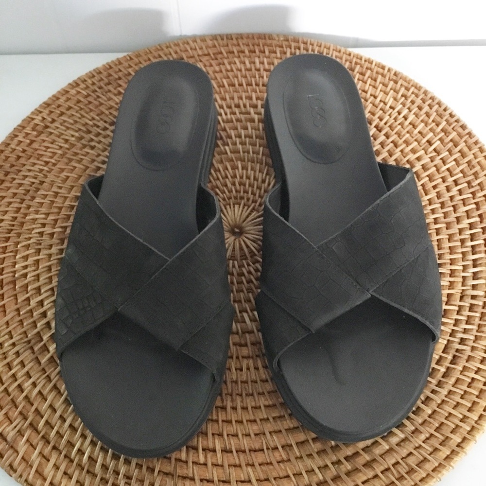 LOGO Leather Slip On Cross Sandals Size 9 Jill Style Shoes